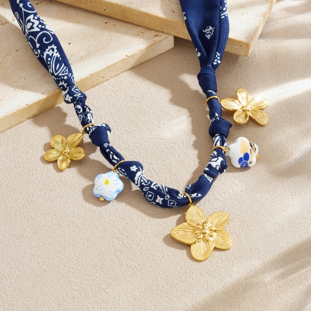 Elegant retro blue printed fabric ribbon chain ceramic painted flower gold-plated pendant jewelry set
