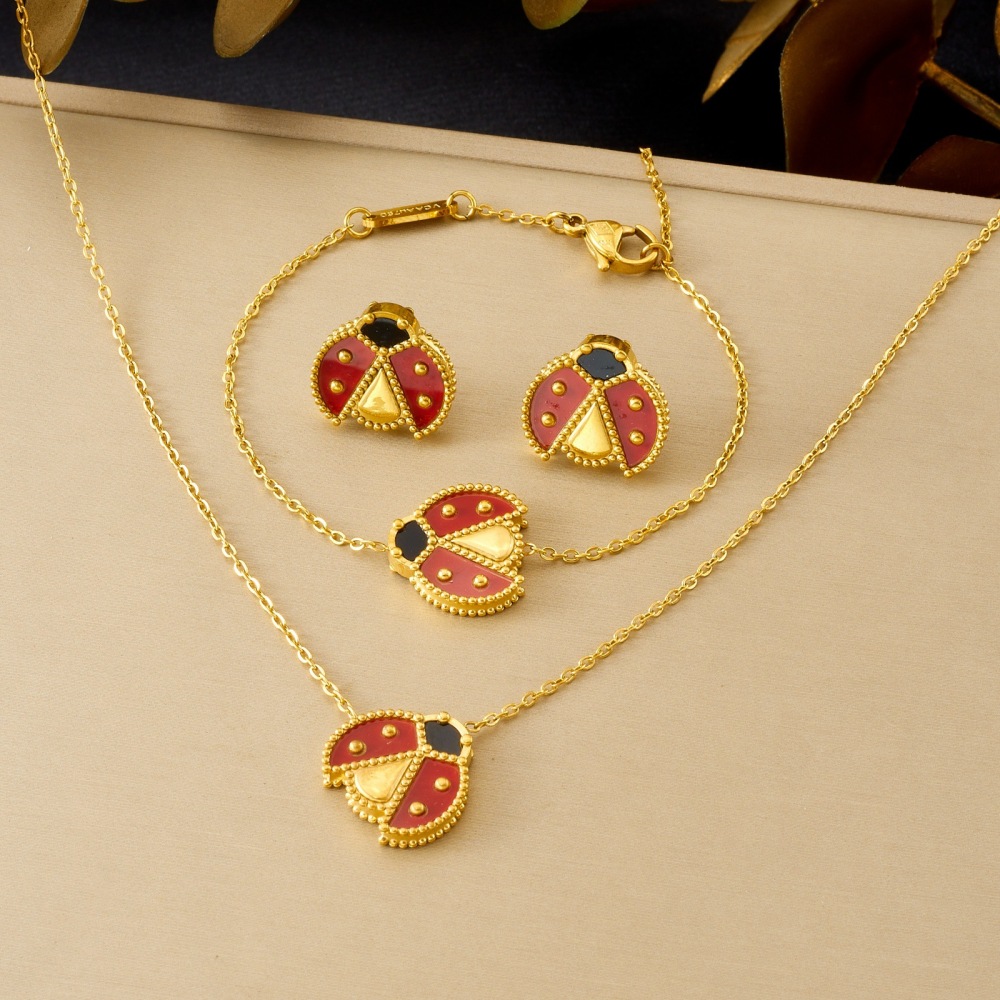 Cross-border fashion personalized cartoon realistic ladybug dripping stainless steel gold-plated pendant accessory versatile women's set