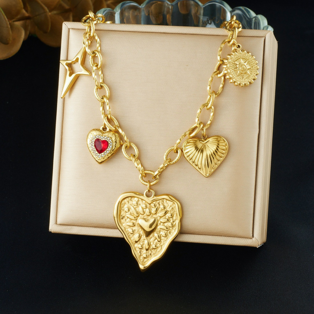 European and American cross-border retro heavy-duty irregular heart-shaped gold-plated pendant with diamonds, star compass pendant, accessory necklace