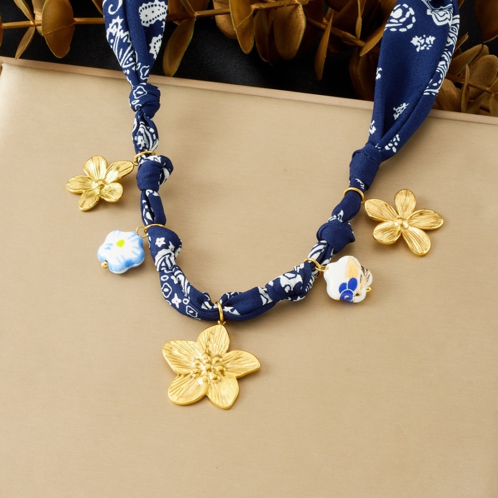 Elegant retro blue printed fabric ribbon chain ceramic painted flower gold-plated pendant jewelry set