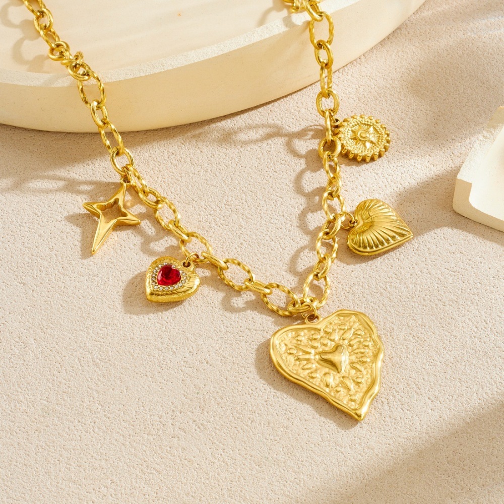 European and American cross-border retro heavy-duty irregular heart-shaped gold-plated pendant with diamonds, star compass pendant, accessory necklace