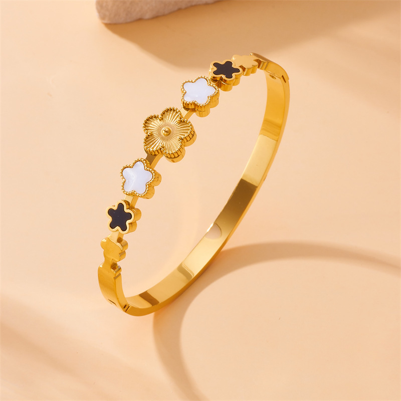 European and American style light luxury fashion plum blossom seashell non-fading versatile stainless steel jewelry bracelet