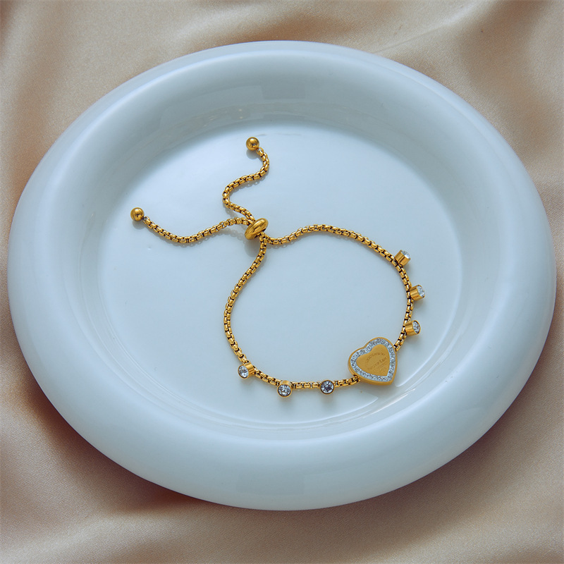Fashionable European and American style, high-end minimalist luxury, niche brand, diamond-encrusted heart-shaped round diamond adjustable chain titanium steel bracelet