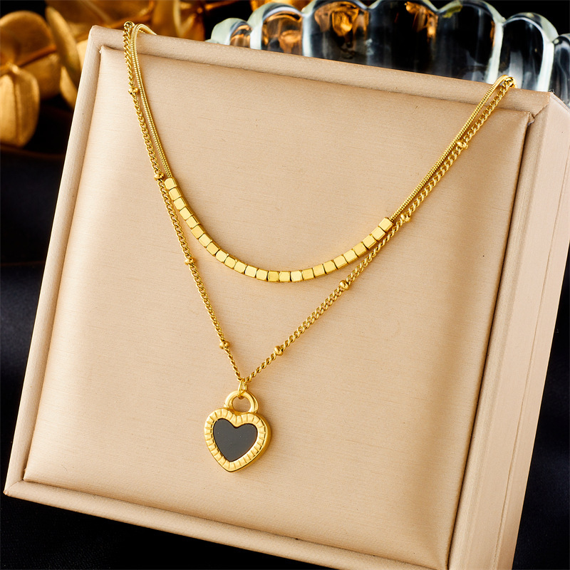 European and American style, simple and versatile, heart-shaped gold-plated titanium steel double-layer chain necklace with black and white heart pendant.