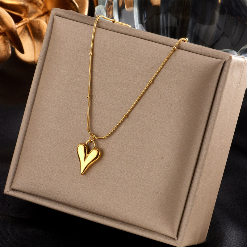 European and American fashion niche design minimalist hip-hop punk metal engraved heart square round pendant necklace