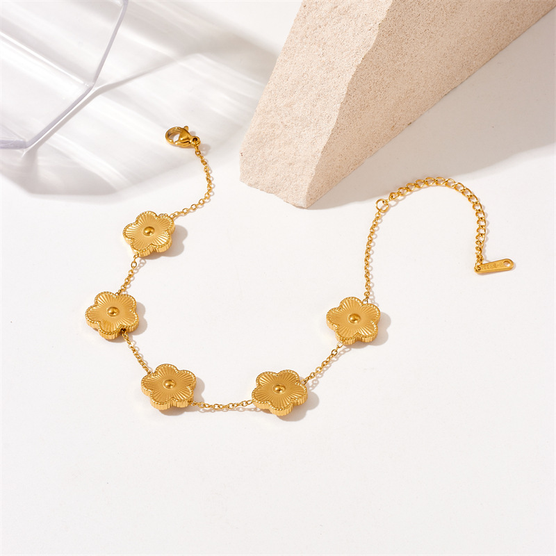 European and American fashion niche design gold-plated flower connecting chain accessory bracelet