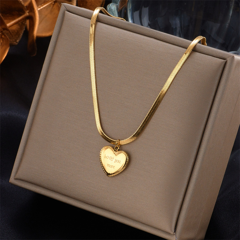 European and American fashion niche design minimalist hip-hop punk metal engraved heart square round pendant necklace