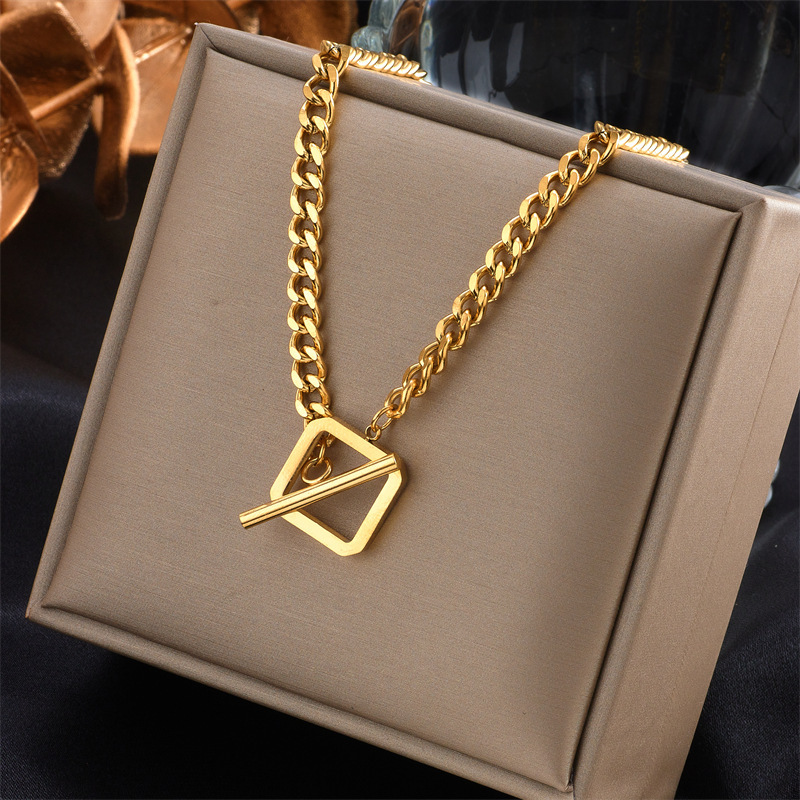 European and American fashion niche design minimalist hip-hop punk metal engraved heart square round pendant necklace