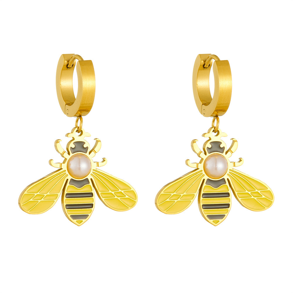 Fashionable, creative, and unique faux pearl-encrusted bee pendant stainless steel gold-plated round earrings/insect earrings