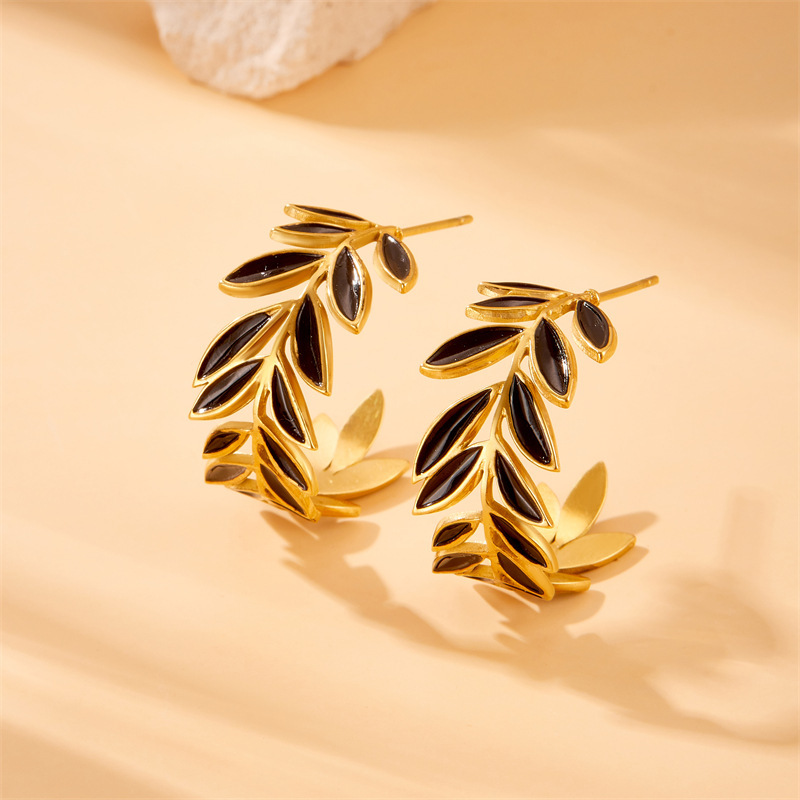 European and American style stainless steel jewelry, black dripping leaf-shaped earrings, high-end accessories.