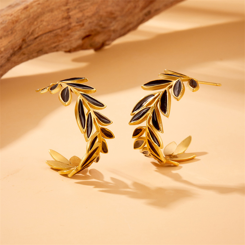 European and American style stainless steel jewelry, black dripping leaf-shaped earrings, high-end accessories.