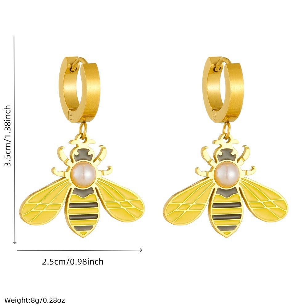 Fashionable, creative, and unique faux pearl-encrusted bee pendant stainless steel gold-plated round earrings/insect earrings