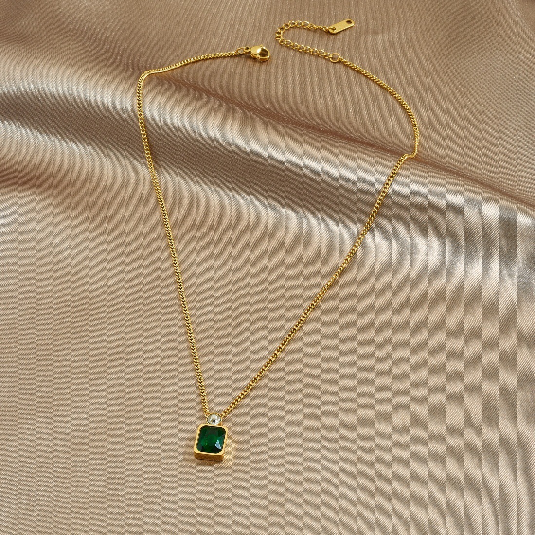 Cross-border fashion minimalist diamond-encrusted gold-plated square geometric pendant chain stainless steel versatile jewelry necklace