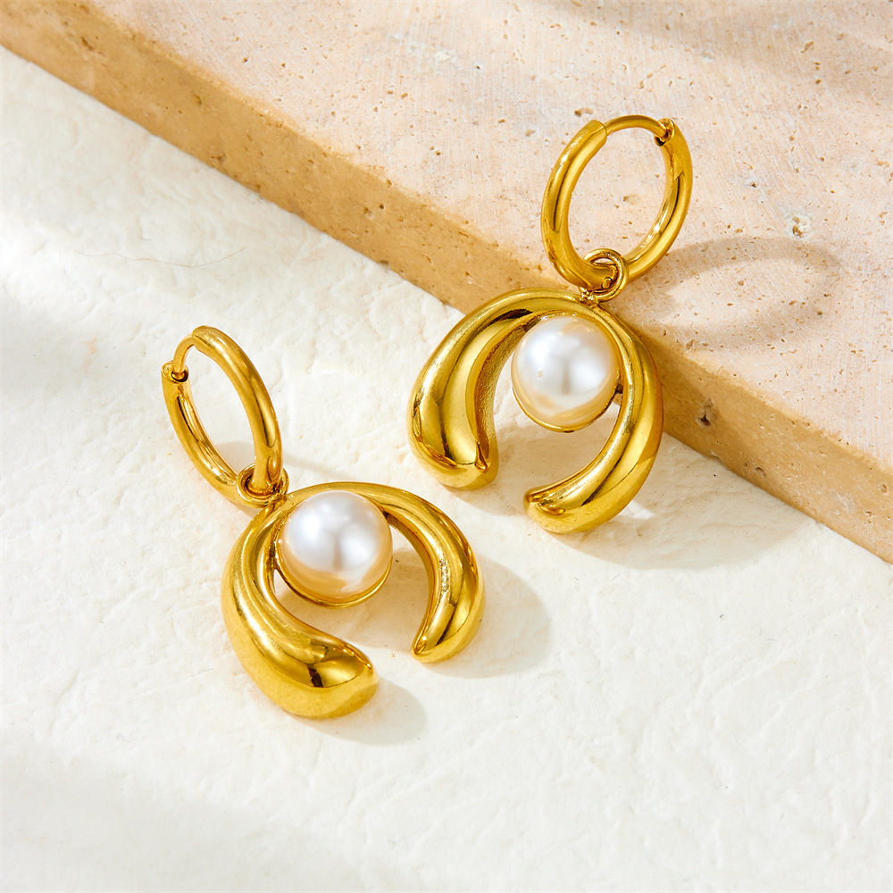 Stylish, elegant, versatile pearl horseshoe-shaped earrings, stainless steel women's earrings.