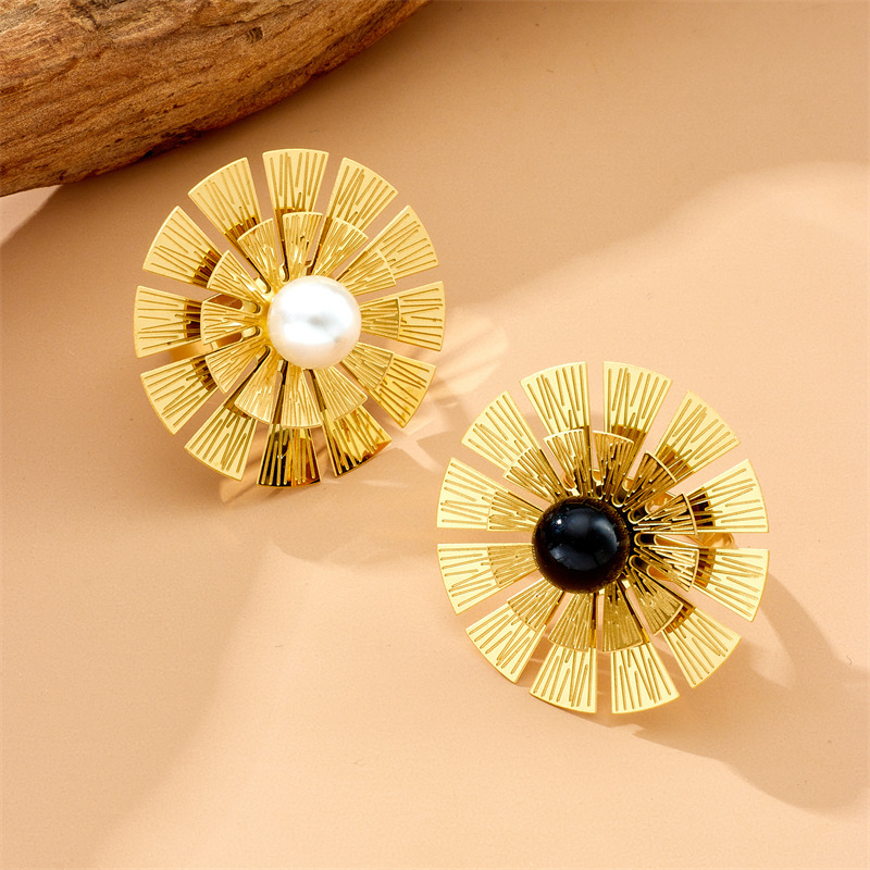 European and American style exaggerated light luxury high-end stainless steel gold-plated flower inlaid pearl jewelry set