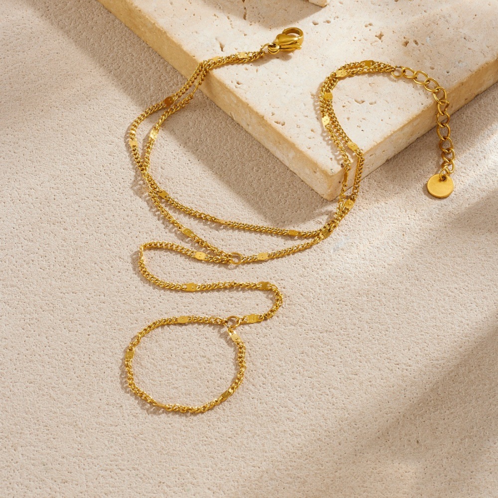 Stylish and minimalist design, double-layered thin chain, gold-plated stainless steel ring and bracelet, integrated hand back chain.