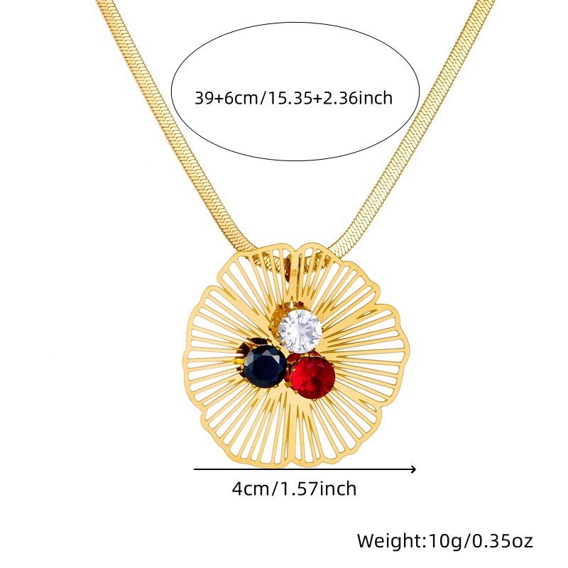 European and American cross-border fashion retro hollowed-out gold-plated diamond-encrusted flower pendant accessories stainless steel necklace