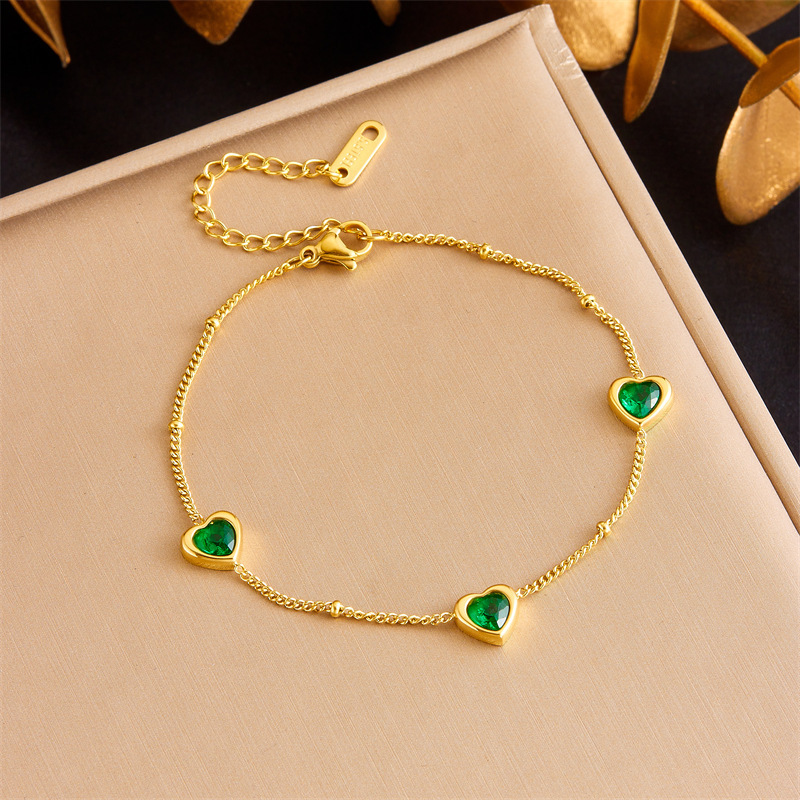 Cross-border fashion niche style elegant stainless steel bracelet and necklace set with green diamond heart-shaped accessories
