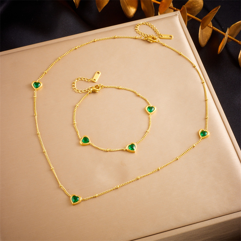 Cross-border fashion niche style elegant stainless steel bracelet and necklace set with green diamond heart-shaped accessories