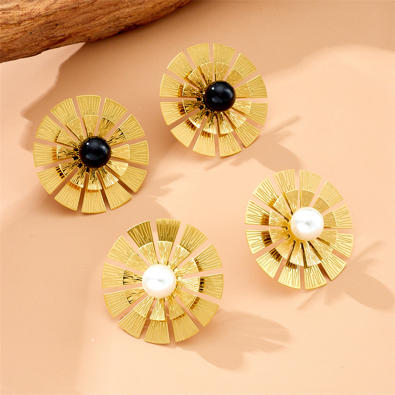 European and American style exaggerated light luxury high-end stainless steel gold-plated flower inlaid pearl jewelry set