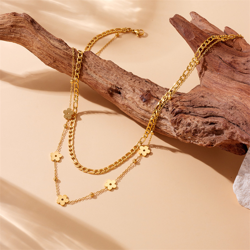Korean-style trendy niche design, gold-plated stainless steel polished flower accessory chain, double-layer necklace.