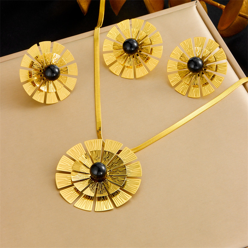 European and American style exaggerated light luxury high-end stainless steel gold-plated flower inlaid pearl jewelry set