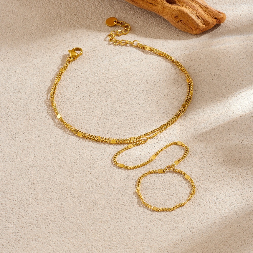 Stylish and minimalist design, double-layered thin chain, gold-plated stainless steel ring and bracelet, integrated hand back chain.