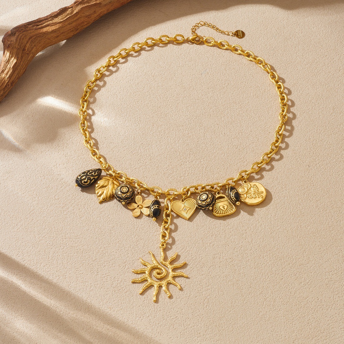 Cross-border fashion, unique retro black carved geometric gold-plated spiral sunflower and leaf pendant necklace