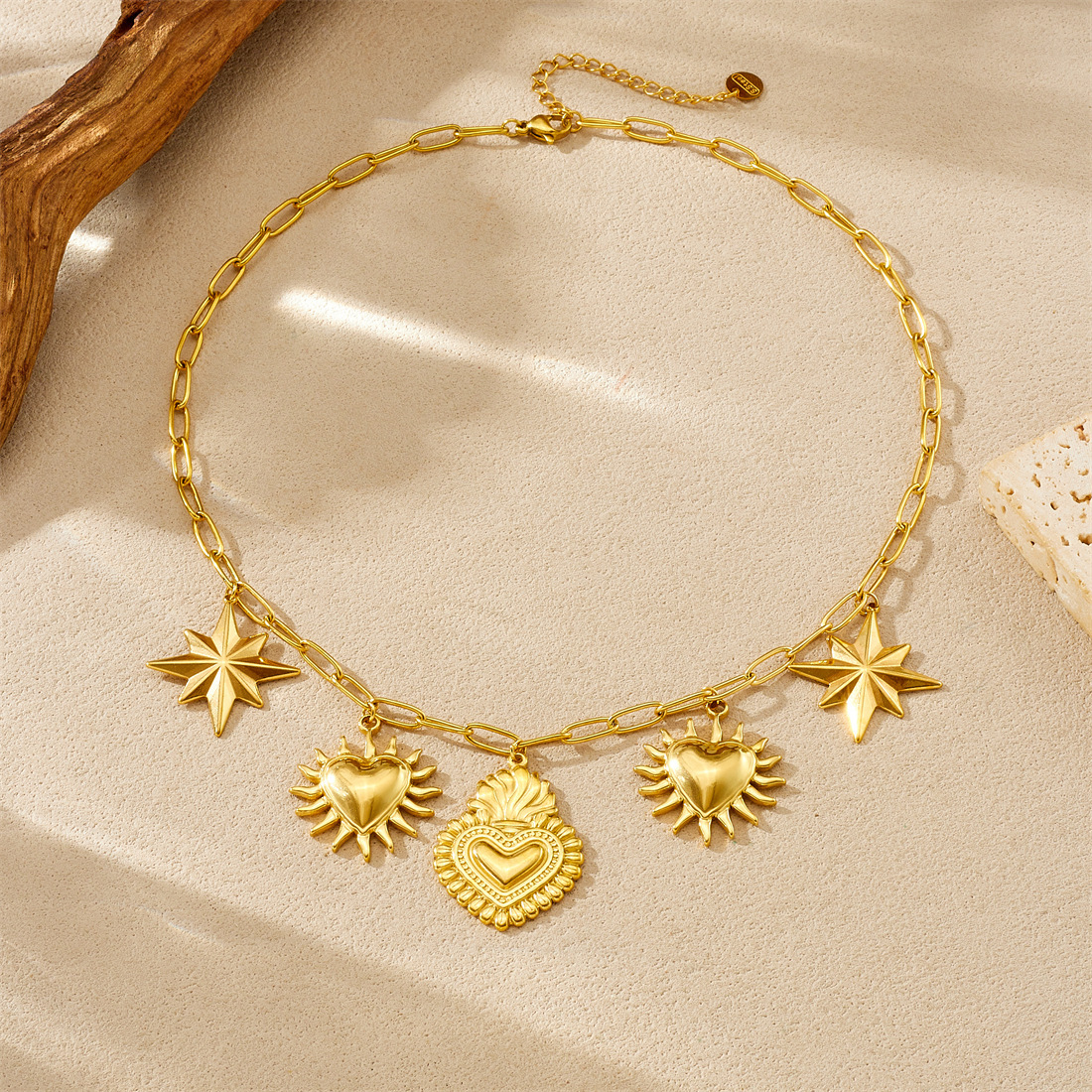 Cross-border fashion, light luxury, retro gold-plated heavy-duty stainless steel eight-pointed star sun heart pendant cross chain necklace