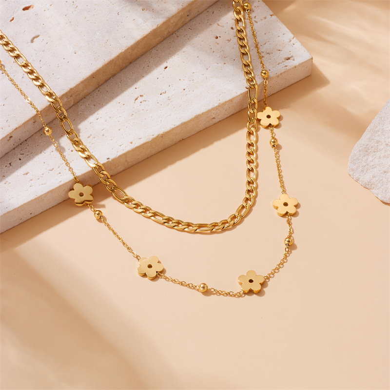 Korean-style trendy niche design, gold-plated stainless steel polished flower accessory chain, double-layer necklace.