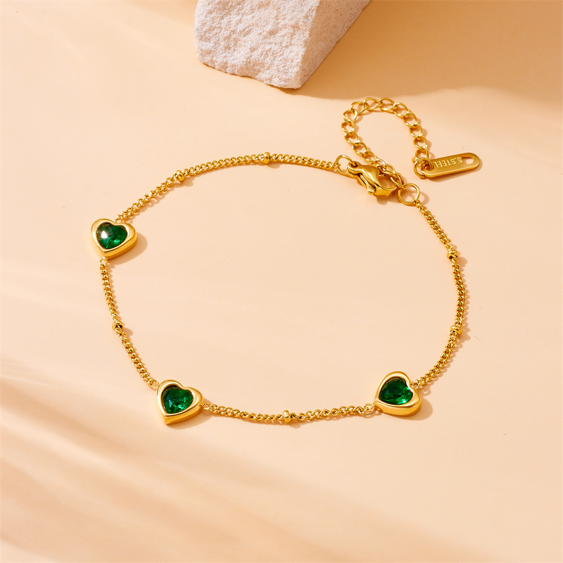Cross-border fashion niche style elegant stainless steel bracelet and necklace set with green diamond heart-shaped accessories