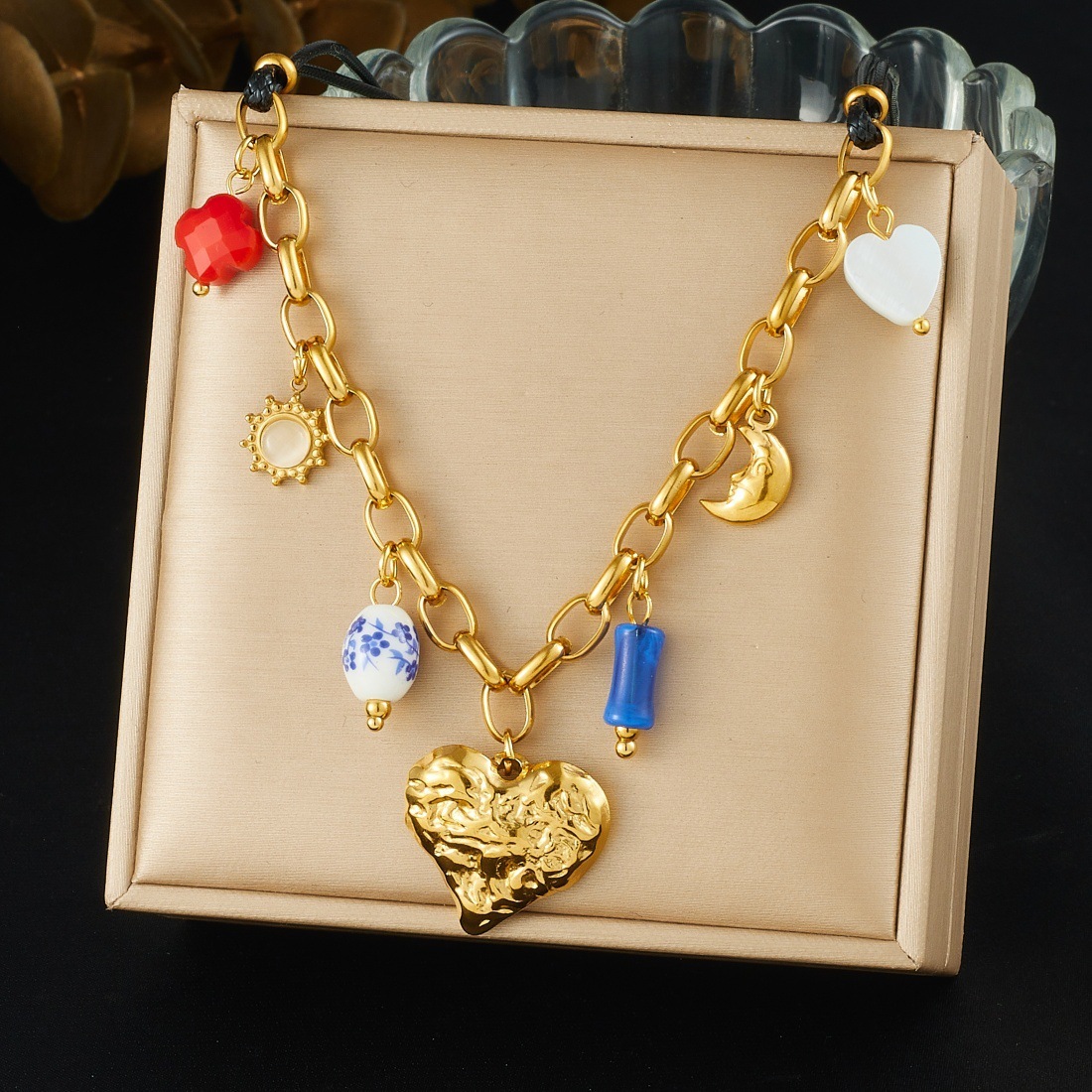 Fashionable retro design gold-plated irregular three-dimensional heart pendant necklace with stainless steel rope chain and clavicle chain