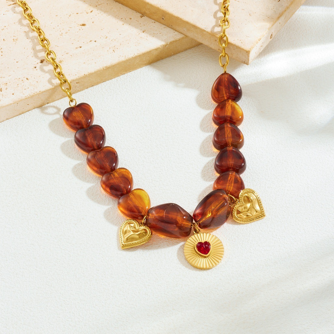Cross-border fashion Maillard tiger's eye beaded chain with gold-plated heart-shaped diamond-encrusted round pendant jewelry set