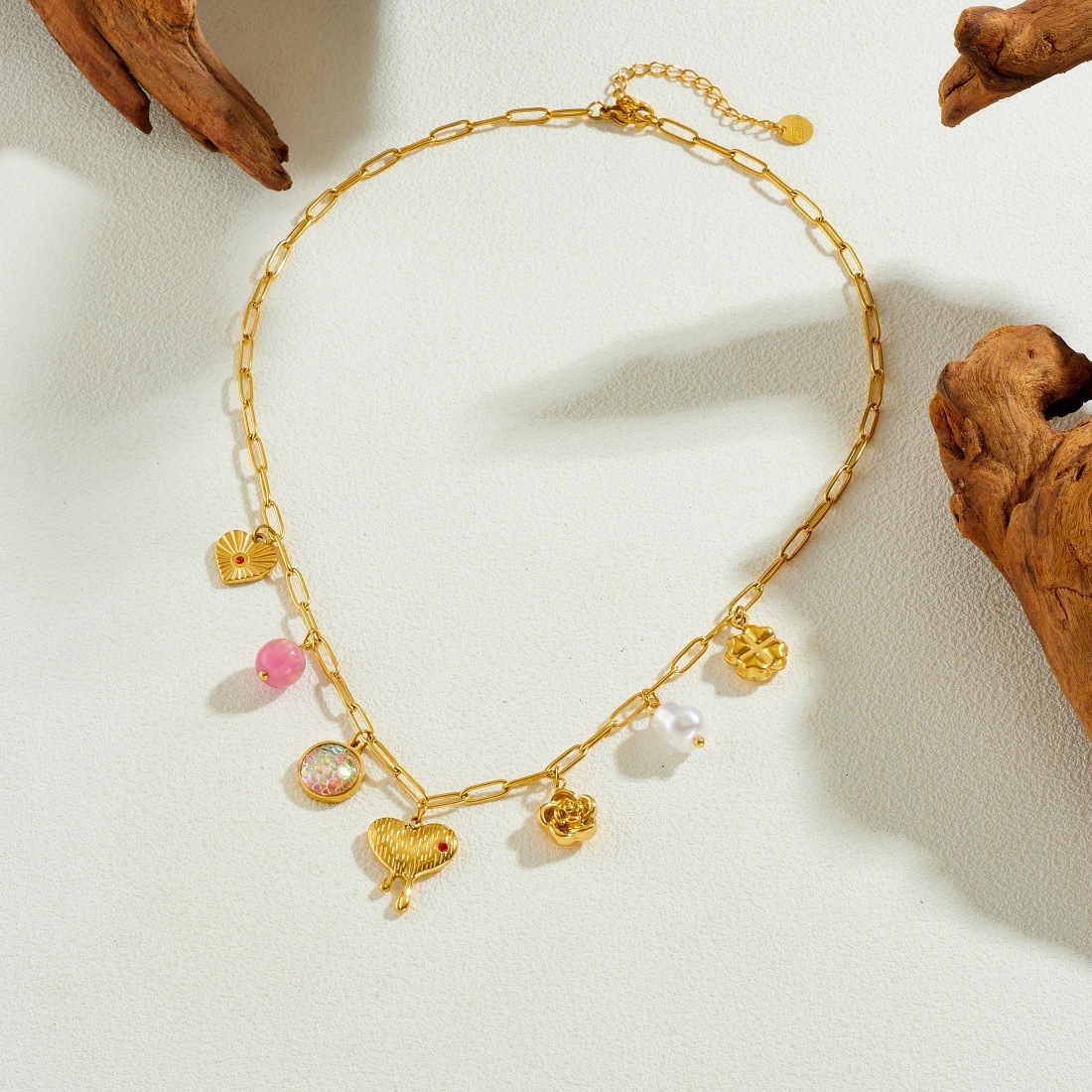 Cross-border fashion design gold-plated diamond-encrusted irregular heart flower fish scale round pendant stainless steel necklace