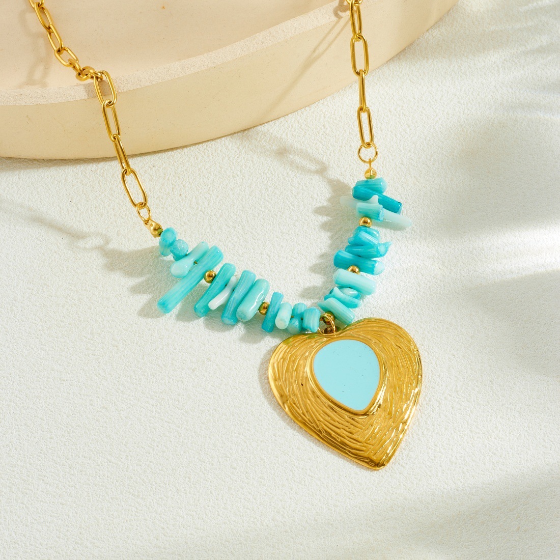 Cross-border fashion irregular blue pebble beaded chain necklace with gold-plated carved heart-shaped drip pendant clavicle chain
