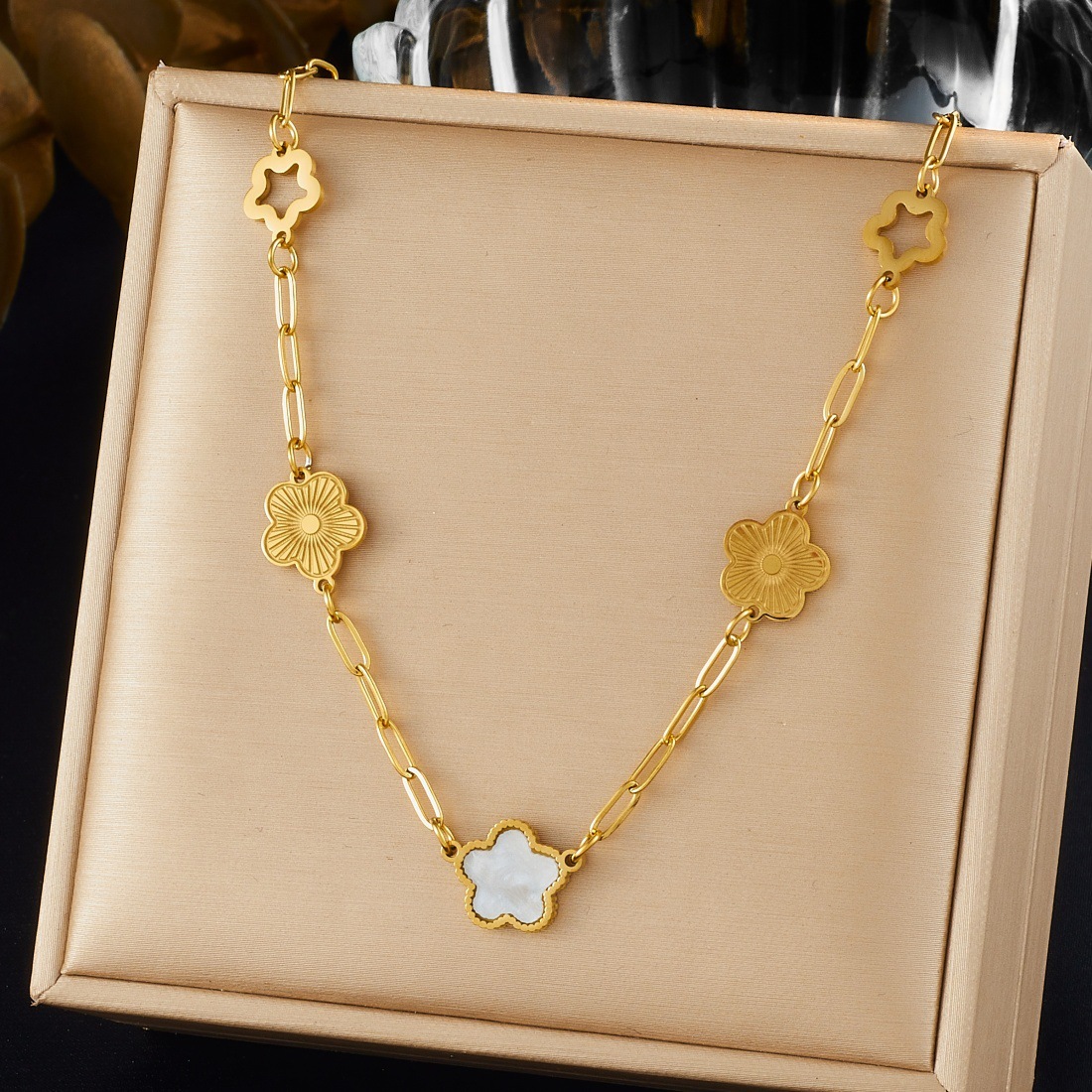 Fashionable retro gold-plated hollowed-out flower white shell accessories cross chain stainless steel popular versatile jewelry necklace