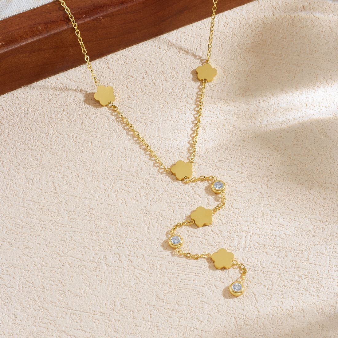 Fashionable cross-border gold-plated diamond-encrusted polished flower accessory pendant chain tassel long stainless steel jewelry necklace