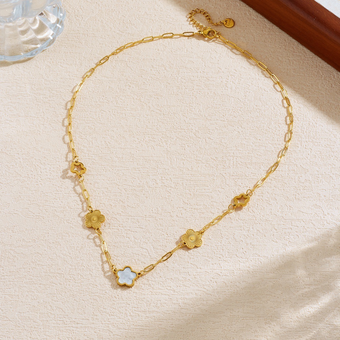 Fashionable retro gold-plated hollowed-out flower white shell accessories cross chain stainless steel popular versatile jewelry necklace