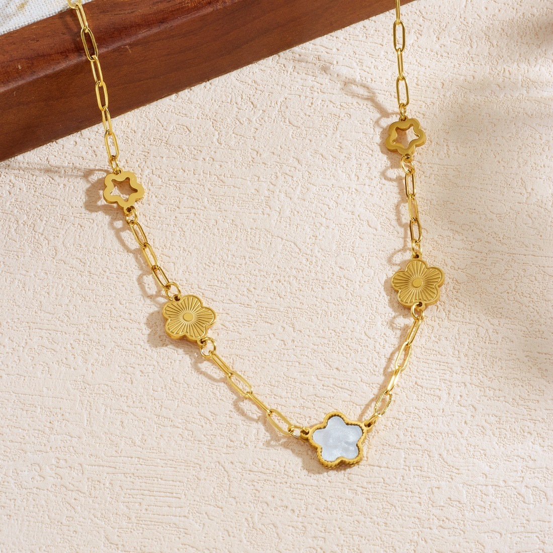 Fashionable retro gold-plated hollowed-out flower white shell accessories cross chain stainless steel popular versatile jewelry necklace