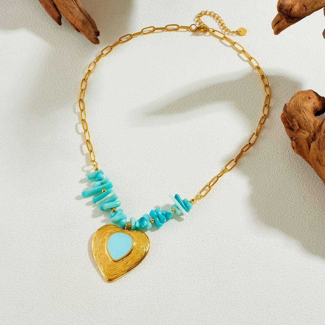 Cross-border fashion irregular blue pebble beaded chain necklace with gold-plated carved heart-shaped drip pendant clavicle chain