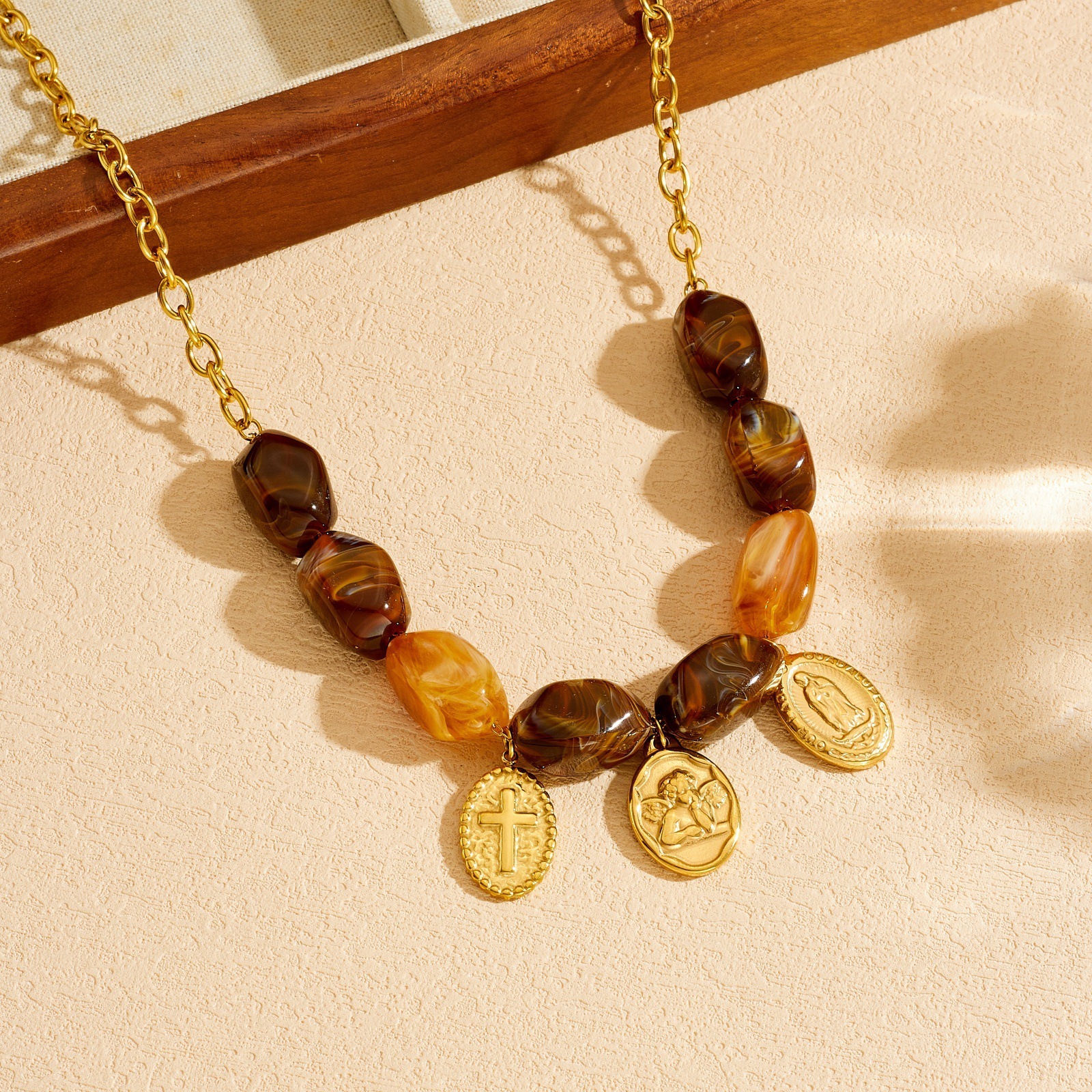 Fashionable, cross-border, unique, retro color-blocked Maillard oval beaded chain gold-plated cross pendant necklace