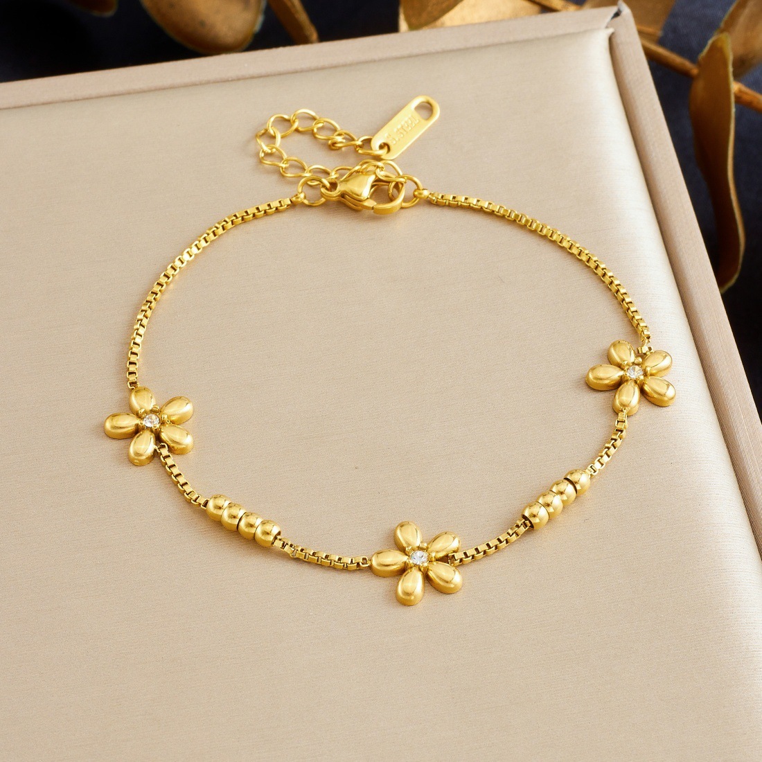 Korean style fashionable everyday versatile gold-plated rhinestone beaded flower stainless steel accessories pendant chain jewelry set