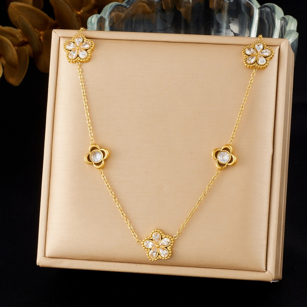 Cross-border fashion, simple and versatile, rhinestone-encrusted transparent flower gold-plated stainless steel pendant chain accessory small flower set