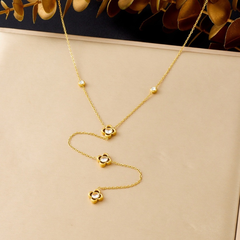 Niche fashion minimalist design, diamond-encrusted openwork flowers, gold-plated stainless steel long tassel chain jewelry necklace.