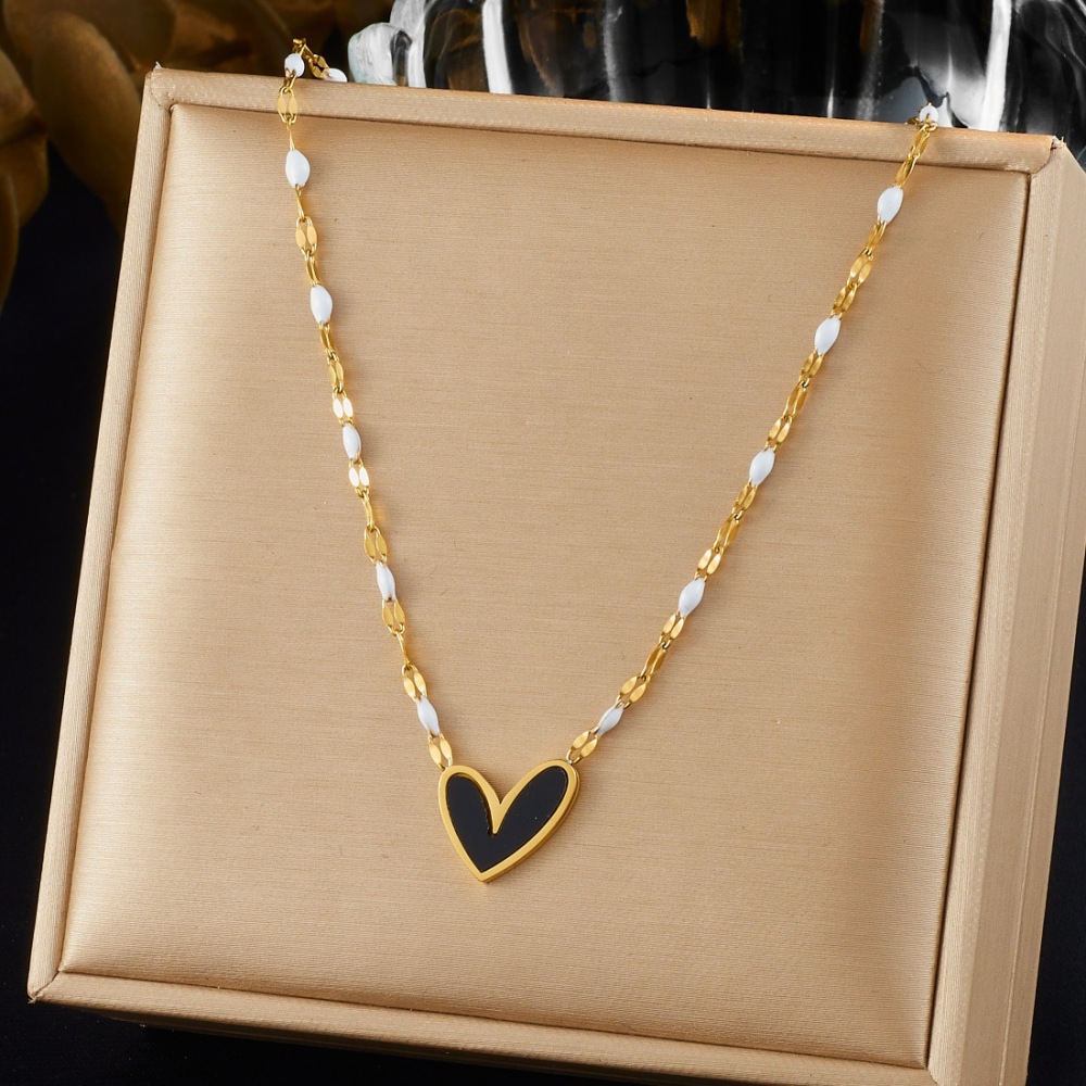 Cross-border fashion minimalist gold-plated drip lip chain with black and red heart pendant, stainless steel versatile jewelry necklace