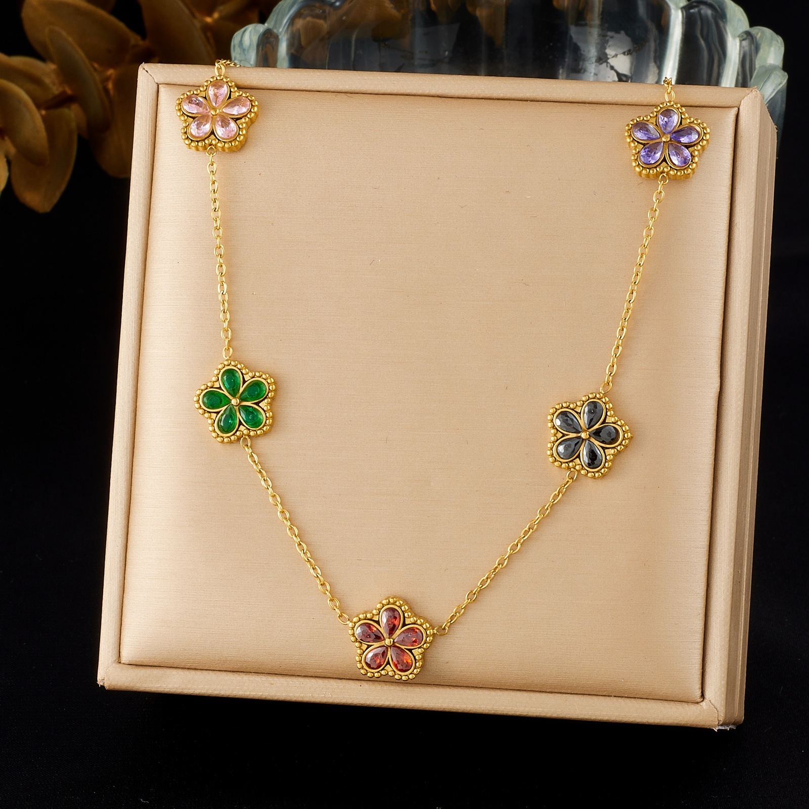 Cross-border fashion exquisite light luxury colored diamond-encrusted five-petal flower accessory pendant chain stainless steel gold-plated flower set