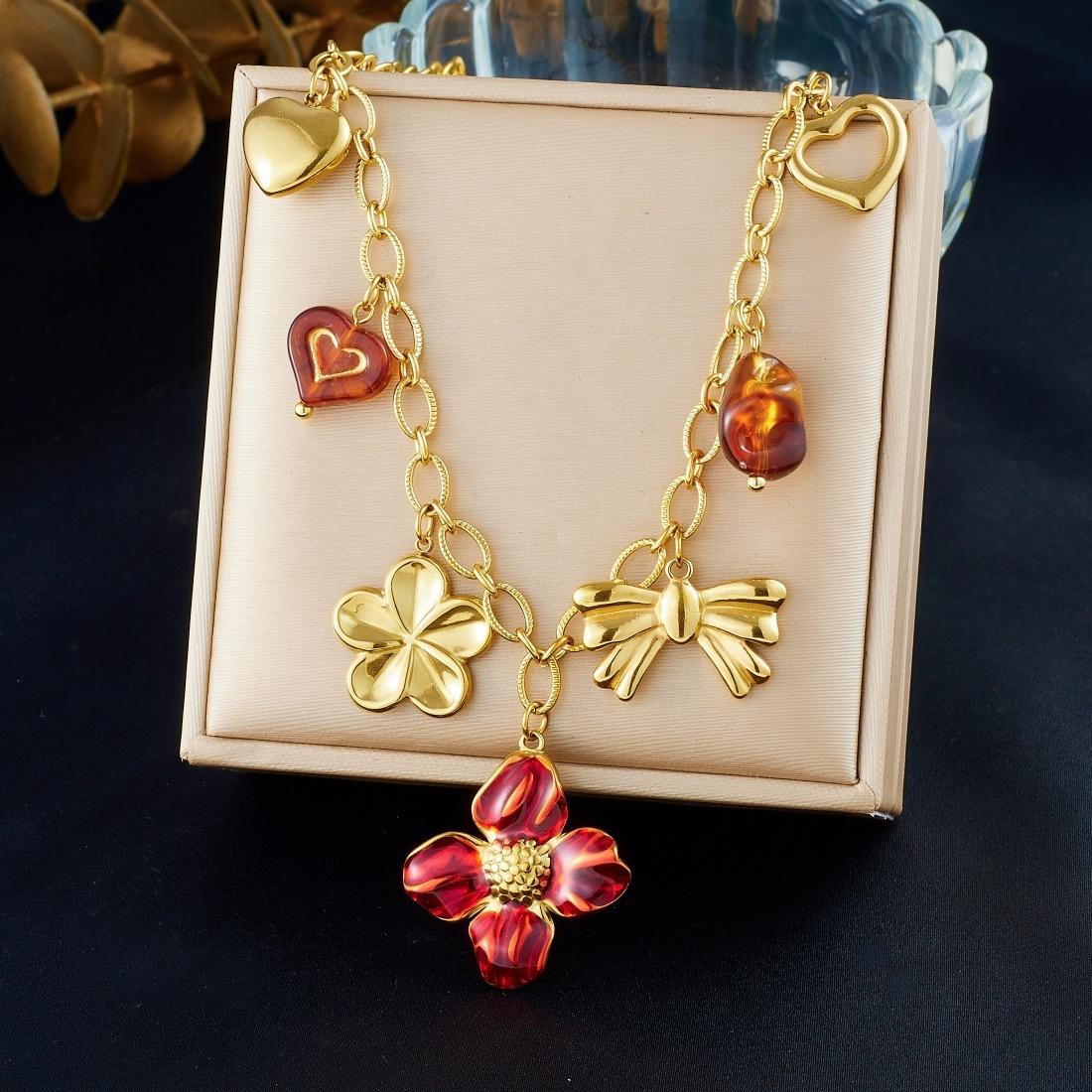Cross-border fashion, light luxury, retro gold-plated drip flower bow heart pendant chain stainless steel jewelry necklace
