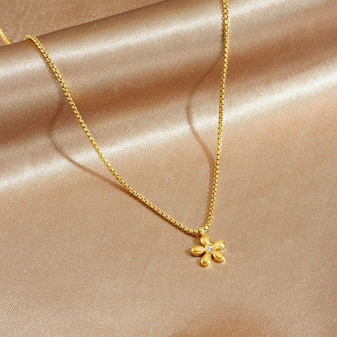 Korean style fashionable everyday versatile gold-plated rhinestone beaded flower stainless steel accessories pendant chain jewelry set