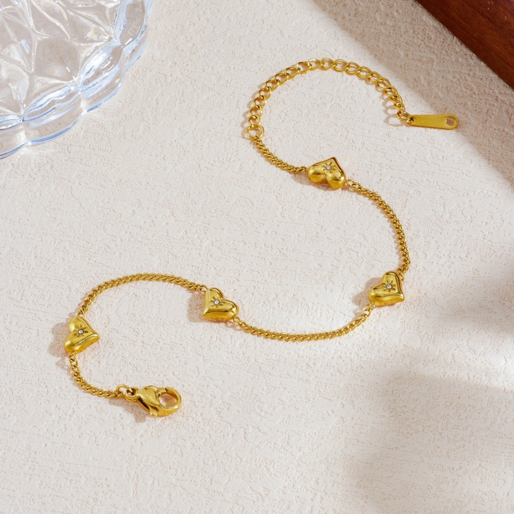 Stylish, versatile, simple gold-plated bracelet, luxurious and high-end diamond-encrusted heart chain stainless steel jewelry bracelet