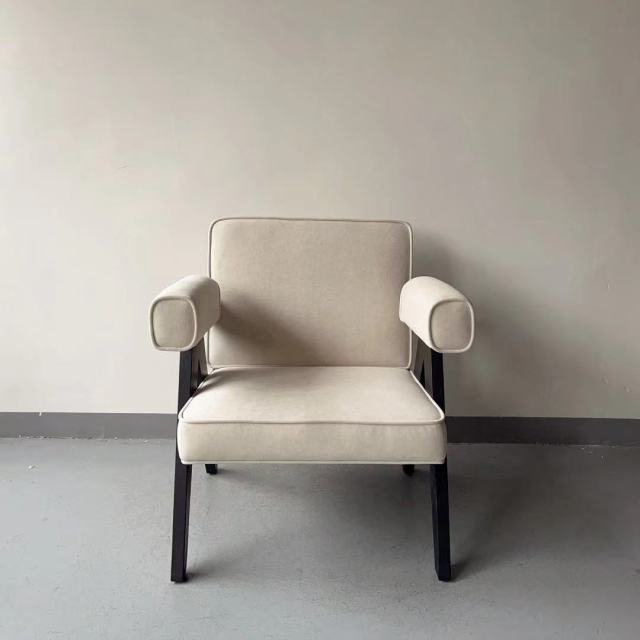 velvet upholstered lounge single chair